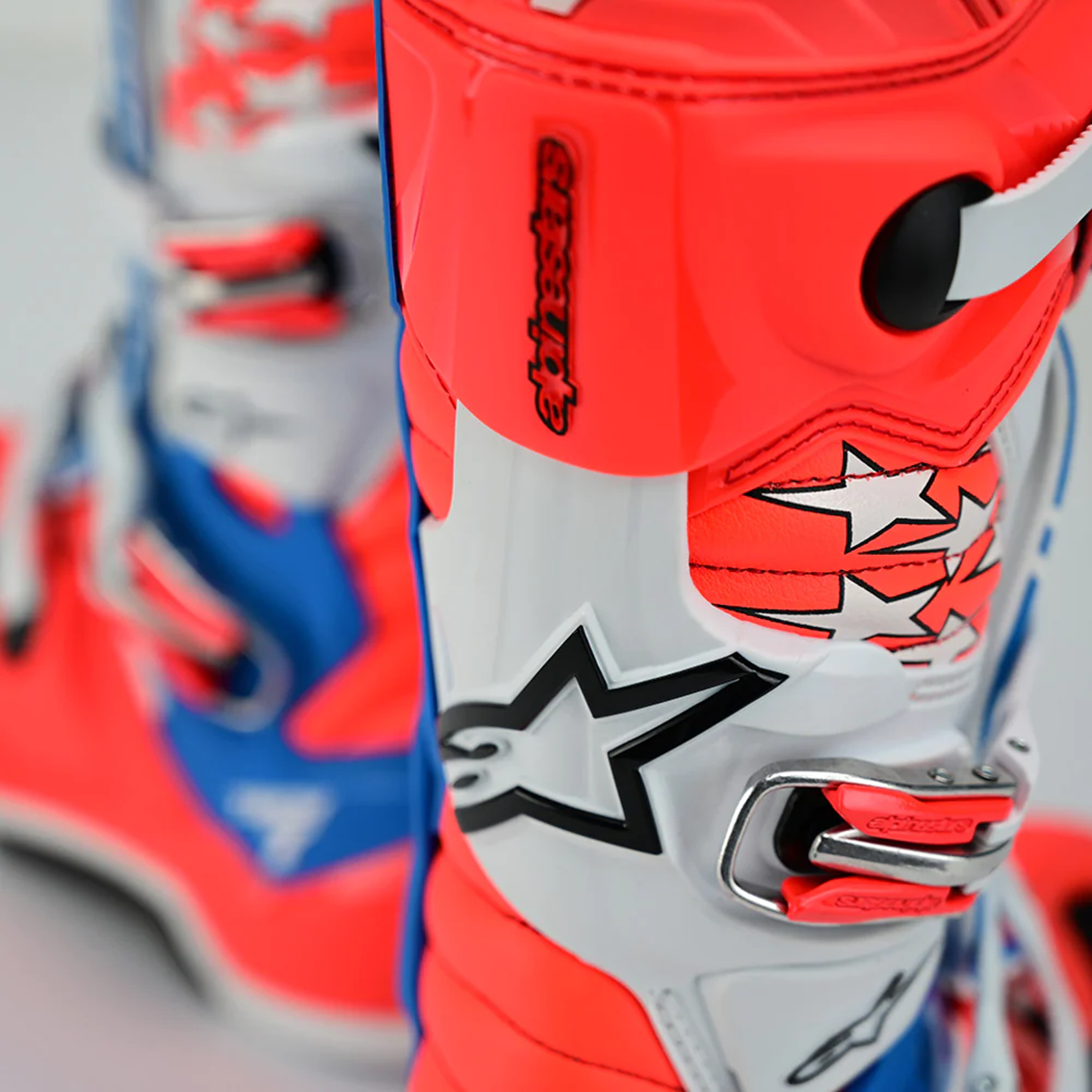 ALPINESTARS TECH 7 MX BOOT SOLID ROCKET RED  WHITE  BLUE %281%29